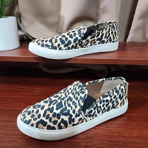 Steve Madden Cheetah Print Slip on sneakers.  Size 8 - Picture 12 of 12